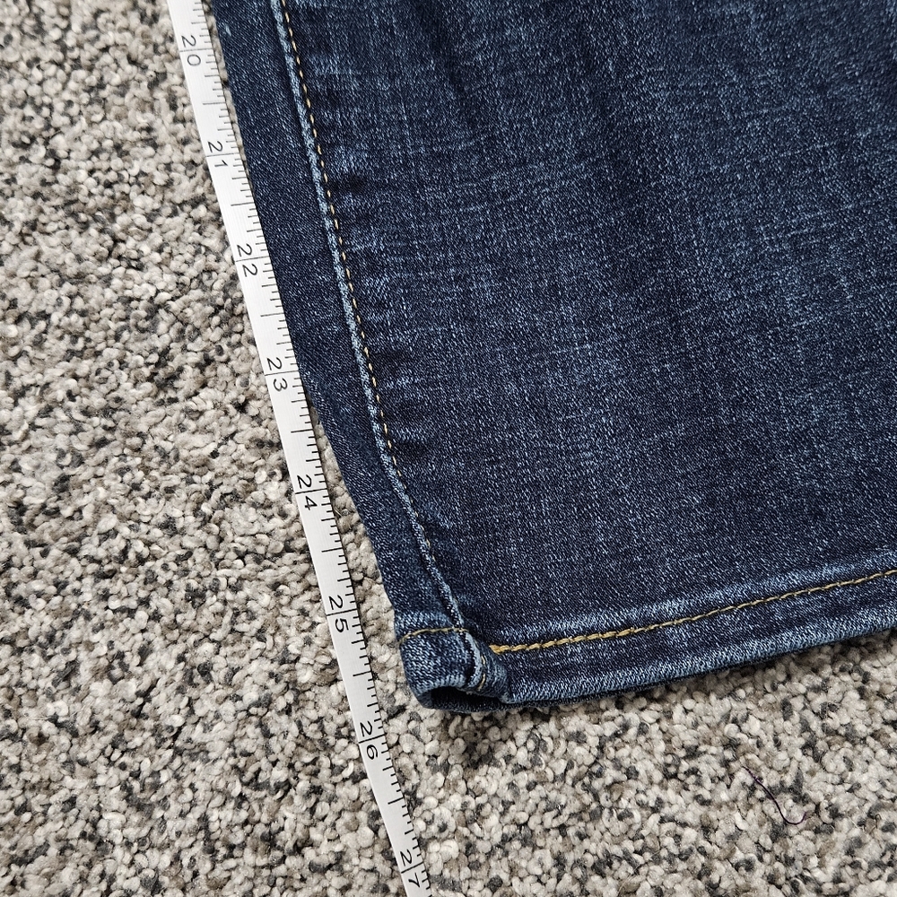 NEW Levi's Cropped Mid Rise Jeans - Picture 11 of 15